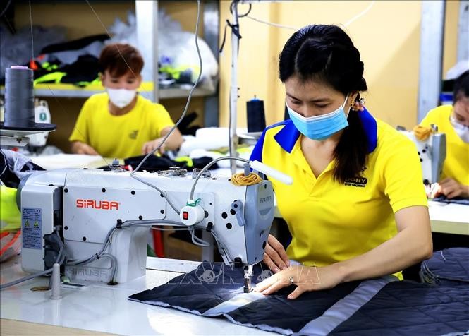 Công đoàn Việt Nam đề xuất tăng lương tối thiểu vùng mức 9,2%
