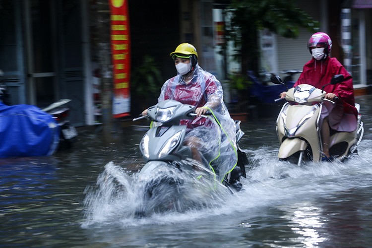 Mưa to tại nhiều nơi ở Bắc Bộ và Thanh Hóa