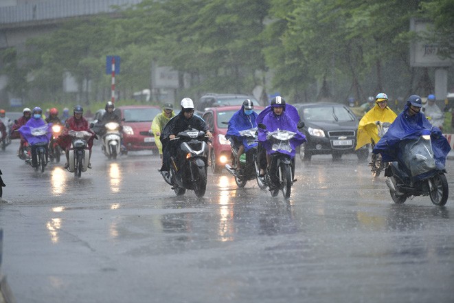 Mưa dông diện rộng nhiều nơi trên cả nước