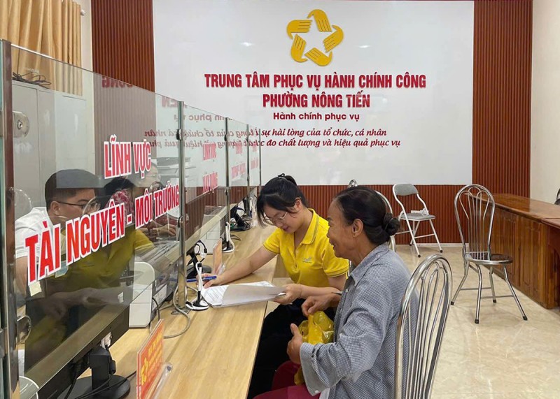 Trả lời bạn đọc về Quy định chế độ tiền lương đối với cán bộ, công chức khi bỏ cấp huyện