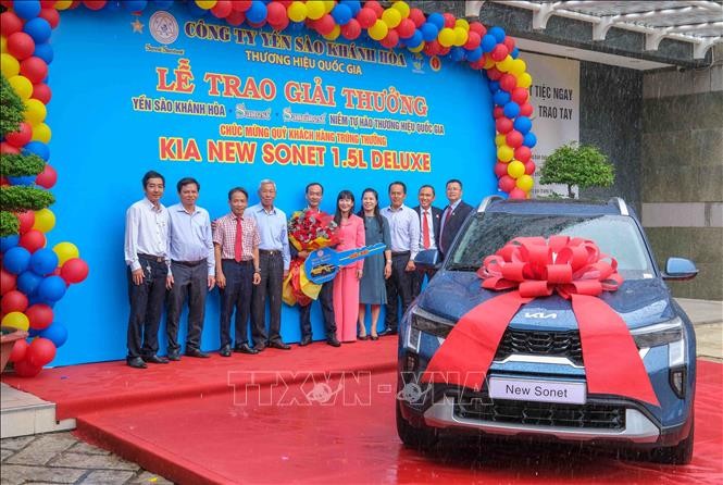 Yến sào Khánh Hòa trao phần thưởng tri ân khách hàng