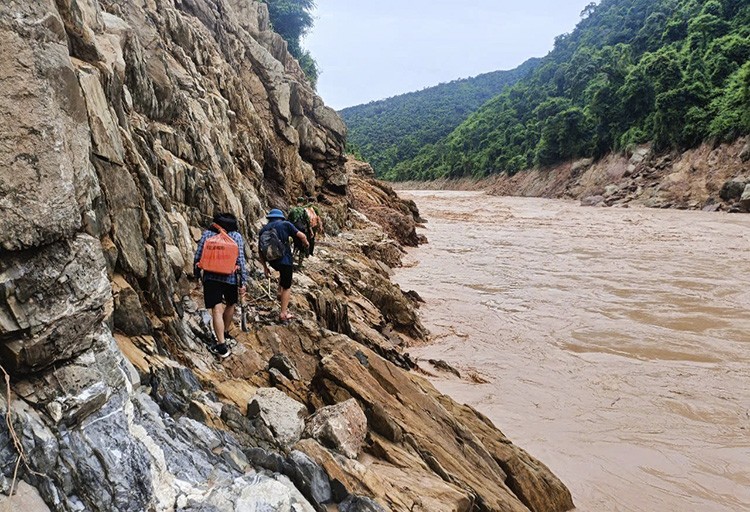 Trung Bộ mưa lớn, cảnh báo nguy cơ lũ quét, sạt lở đất và ngập úng