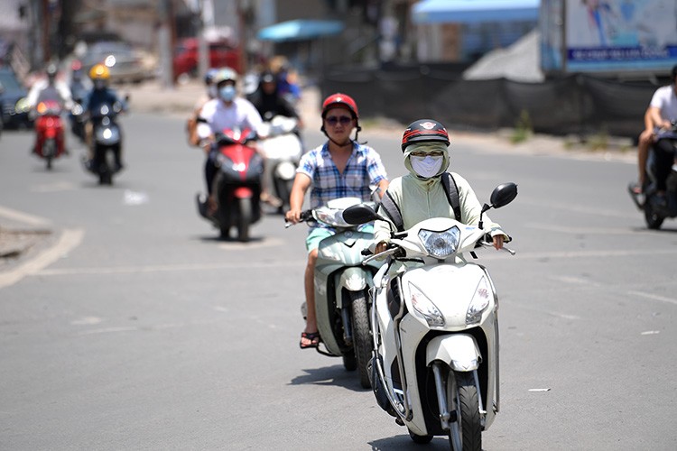 Bắc Bộ và Trung Bộ nắng nóng gay gắt, có nơi trên 37 độ C