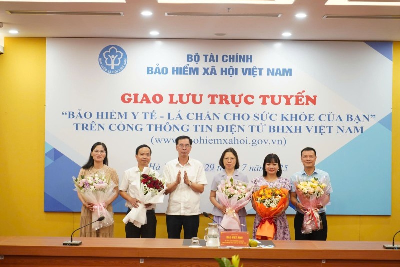 Giao lưu trực tuyến giải đáp vướng mắc chính sách BHYT, BHXH khi thực hiện mô hình chính quyền 2 cấp