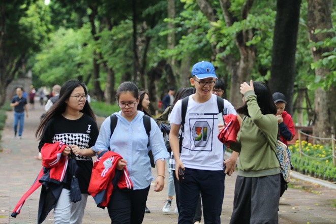 Miền Bắc nắng nóng diện rộng, cảnh báo lũ quét và sạt lở tại vùng núi