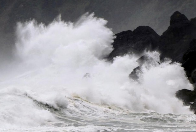 Xuất hiện vùng áp thấp, có khả năng mạnh thêm trên Biển Đông