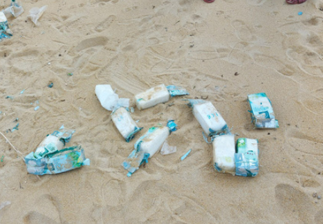 Vùng biển Quảng Ngãi lượng lớn ma túy đóng gói in chữ nước ngoài trôi dạt vào bờ