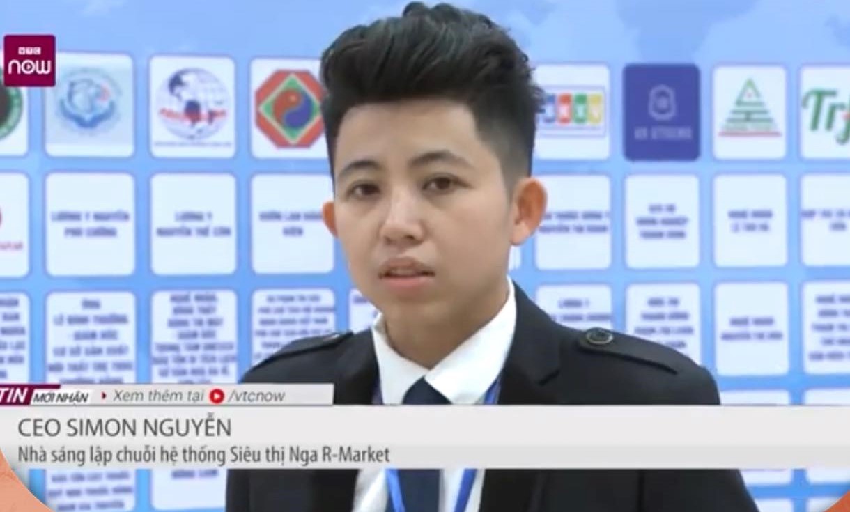 CEO Simon Nguyễn đại diện chuỗi Siêu thị Nga K - Market mang Tết cho người nghèo