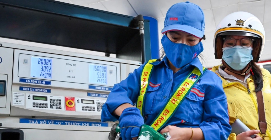 Giảm thuế bảo vệ môi trường không phải là chính sách đúng đắn để hạ nhiệt giá xăng dầu