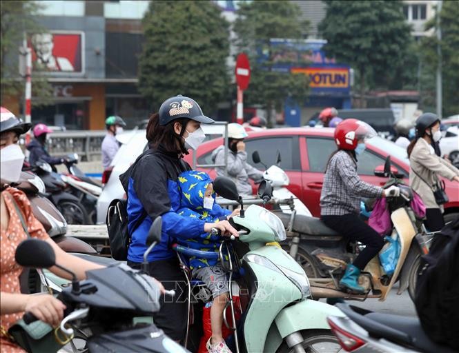 Giao thông Hà Nội ùn tắc trong ngày đầu đưa trẻ mầm non trở lại trường