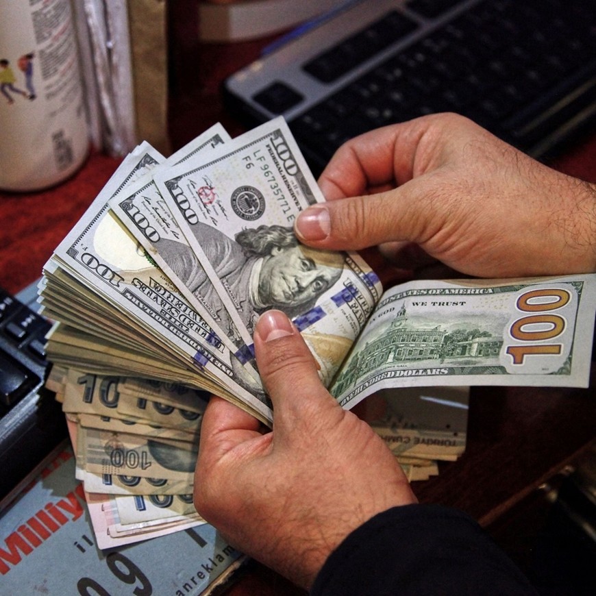 Tỷ giá USD hôm nay 15-4: Đồng USD bật tăng trở lại, Euro giảm gần mức thấp nhất trong hai năm