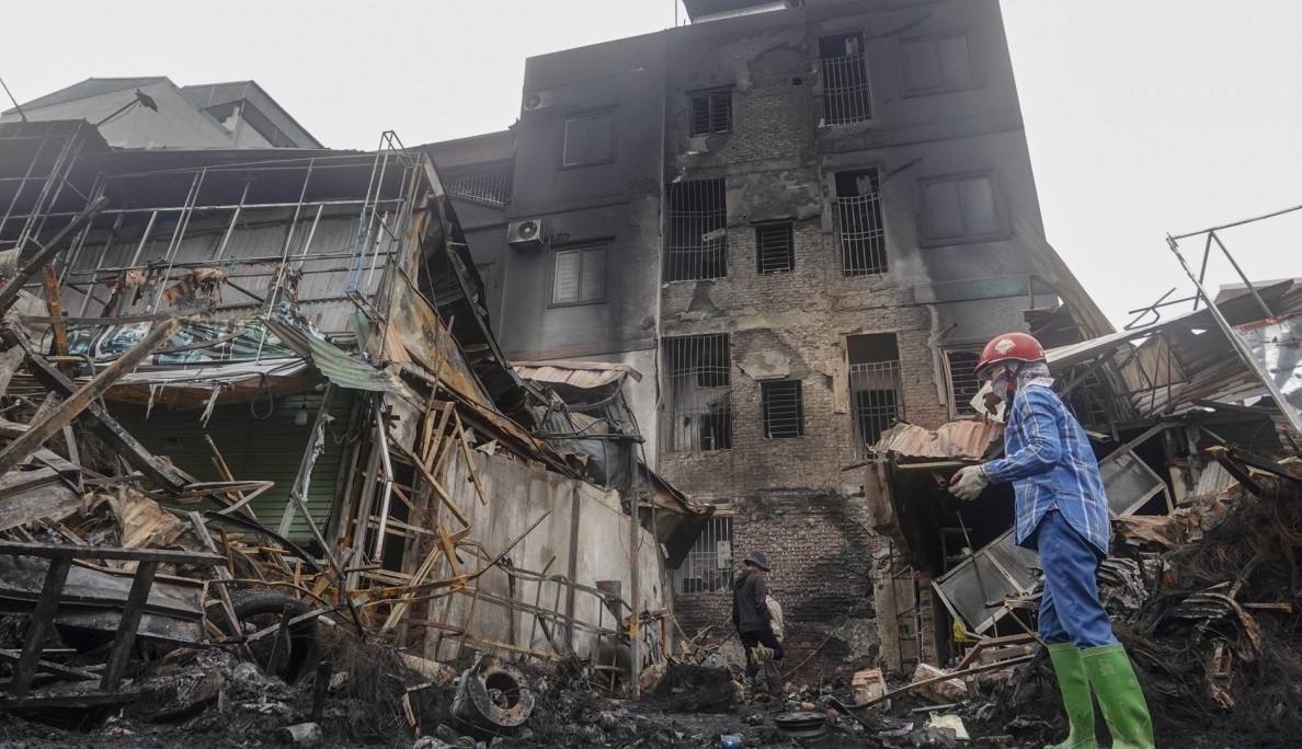 Cháy hàng loạt cửa hàng lúc rạng sáng tại Nam Từ Liêm, Hà Nội