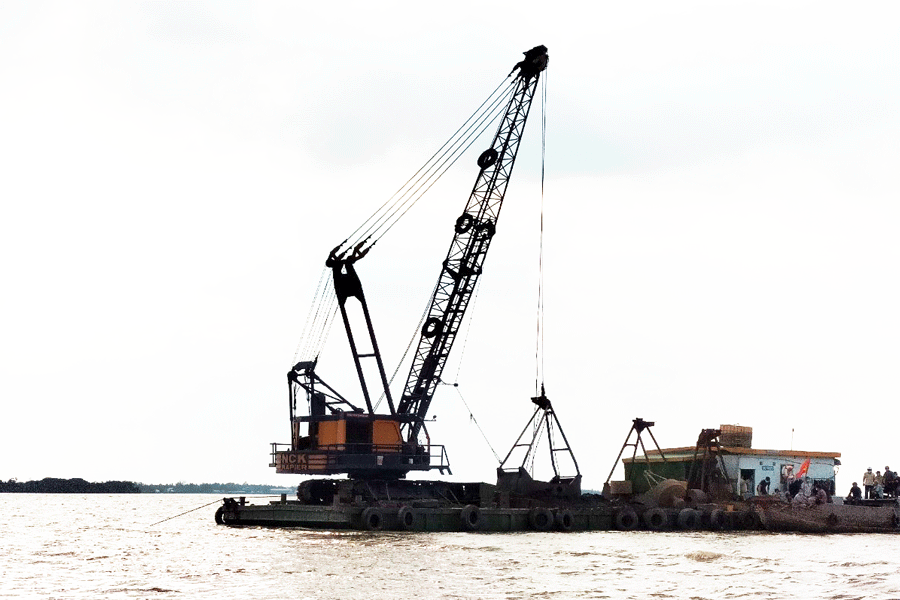 Bị phạt 55 triệu vì khai thác cát không đảm bảo an toàn