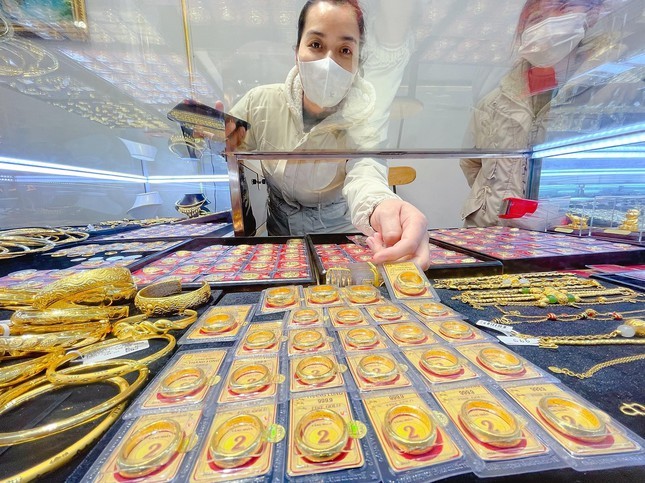 Vàng trong nước trụ vững giá, cao hơn thế giới gần 18 triệu đồng/lượng