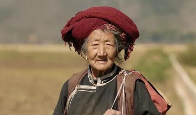 Cụ bà 107 tuổi vẫn trẻ như 60 tuổi, bí quyết sống thọ là 2 kiểu ăn uống đơn giản