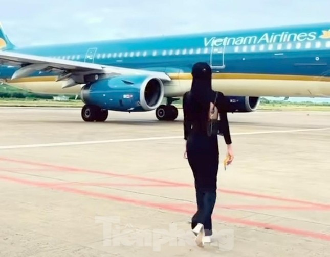Cục Hàng không vào cuộc xác minh nữ hành khách ra sát máy bay quay video