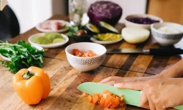 12 thực phẩm chống viêm tự nhiên tốt nhất cho mùa hè