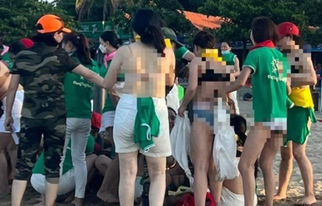 Vụ nhóm nữ du khách cởi áo ngực để chơi team building trên biển Cửa Lò: Cơ quan chức năng lên tiếng