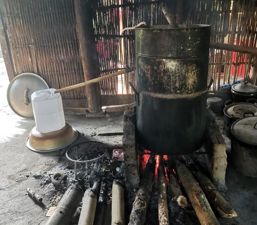 Xử phạt thế nào nếu cá nhân kinh doanh, bán lẻ rượu tự nấu không phép?
