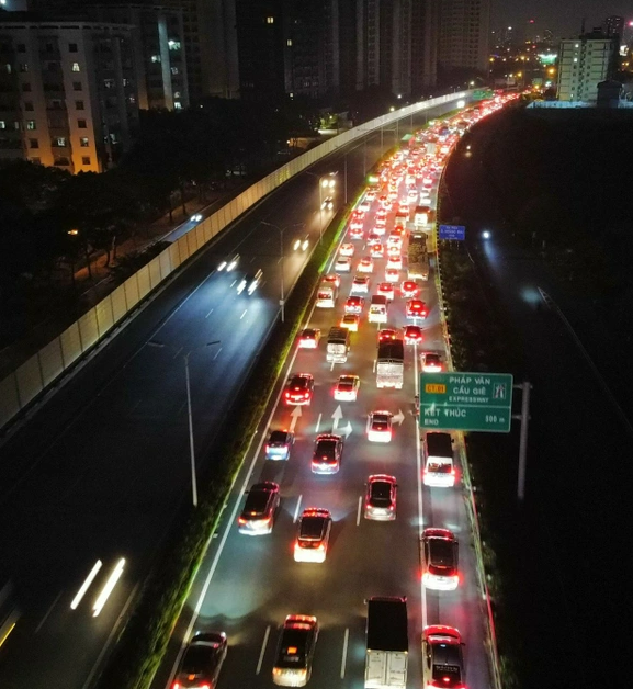 Người dân ùn ùn trở lại Hà Nội khi chưa hết kỳ nghỉ lễ 2/9