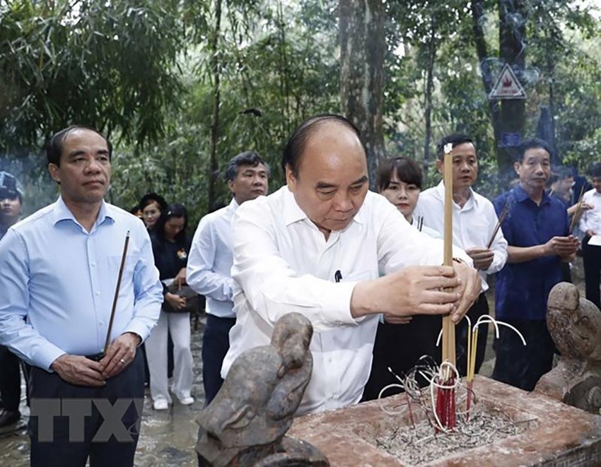 Chủ tịch nước dâng hương tại Khu di tích Quốc gia đặc biệt Tân Trào