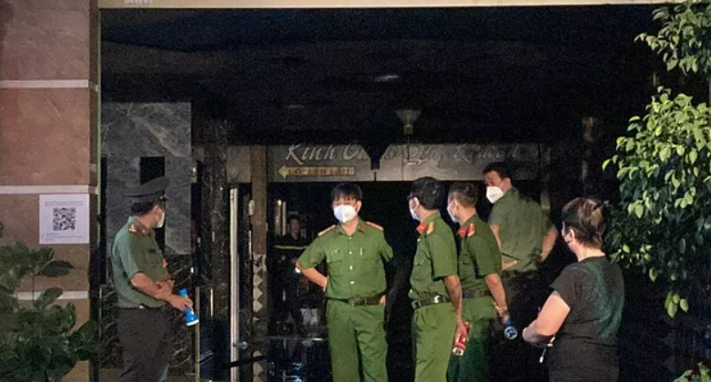Cảnh sát PCCC đục tường cứu người tại quán karaoke ở Đồng Nai
