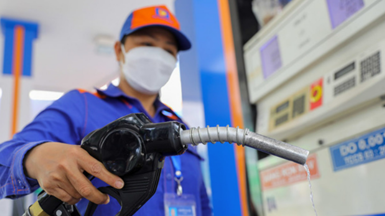 Giá xăng giảm về mức thấp nhất từ đầu năm
