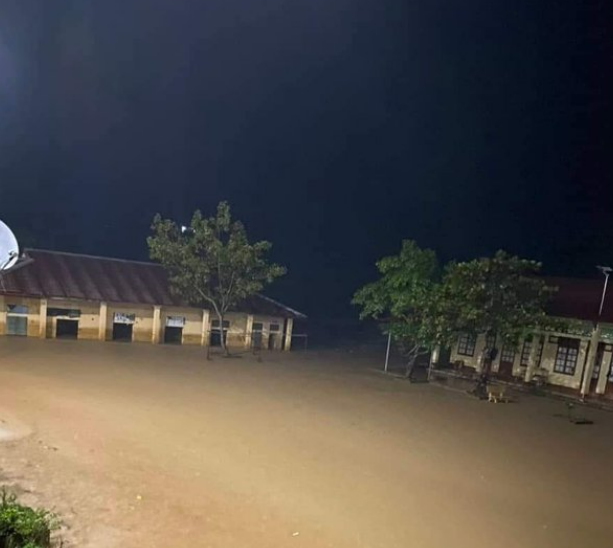 Sập cầu treo, lũ cuốn trôi người, trường ‘biến’ thành sông do mưa lớn ở Sơn La