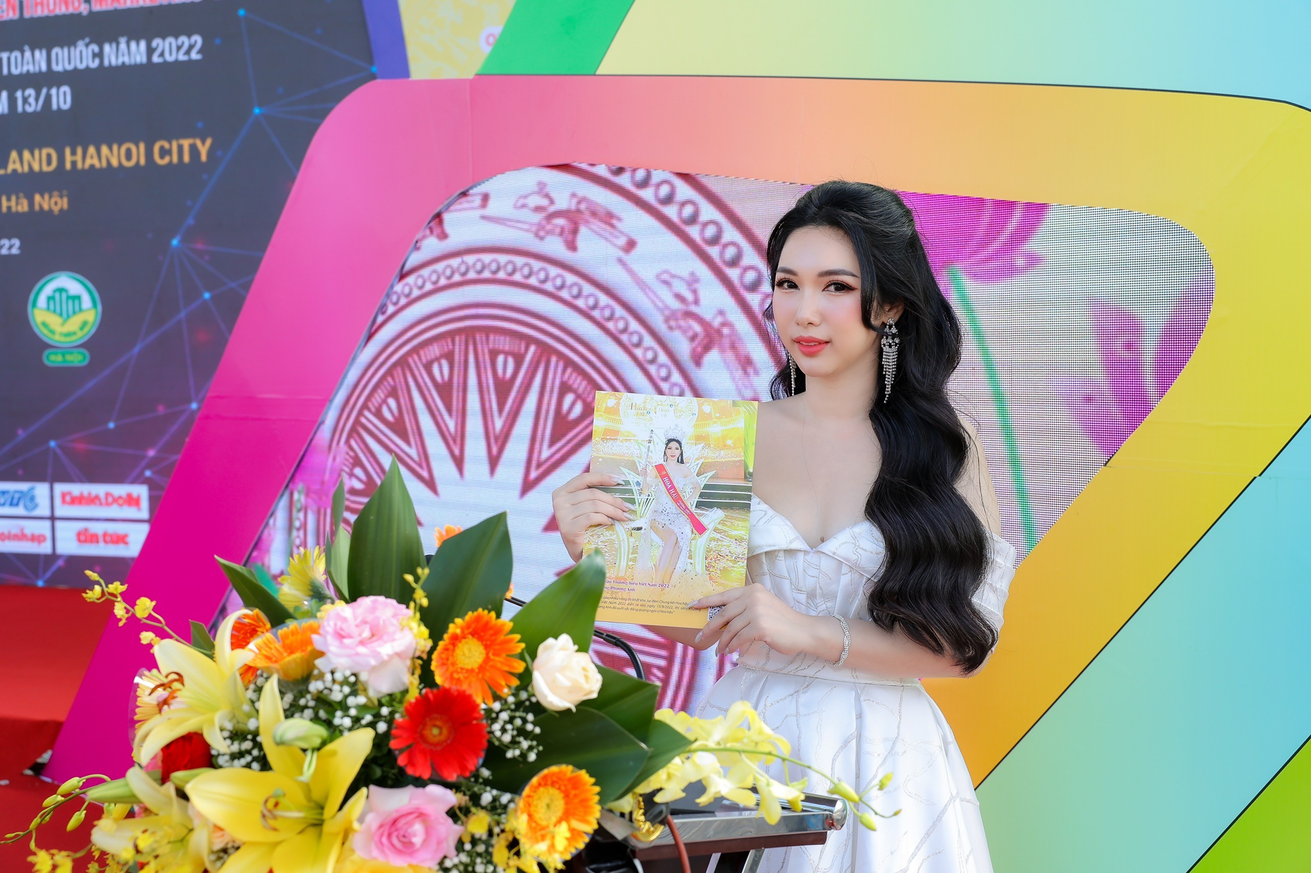 Hoa hậu Thương hiệu Việt Nam Khương Phương Anh được vinh danh tại Diễn đàn Văn hóa Doanh nhân Việt Nam 2022