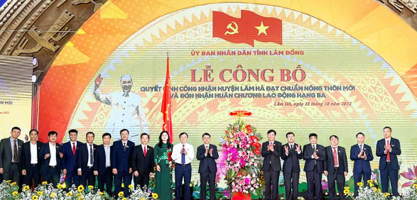 Lễ công bố quyết định công nhận huyện Lâm Hà đạt chuẩn nông thôn mới