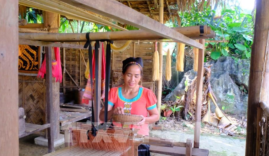 Xây dựng chuỗi giá trị cho sản phẩm thổ cẩm