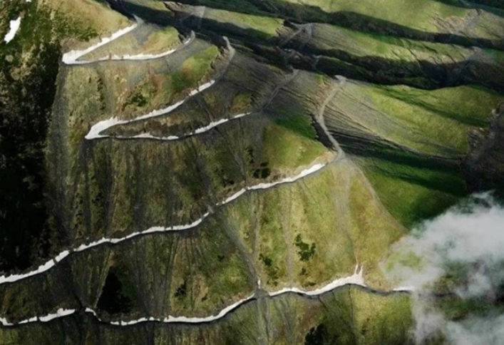 Cảnh thiên nhiên hùng vĩ đến choáng ngợp ở cung đường nguy hiểm nhất thế giới