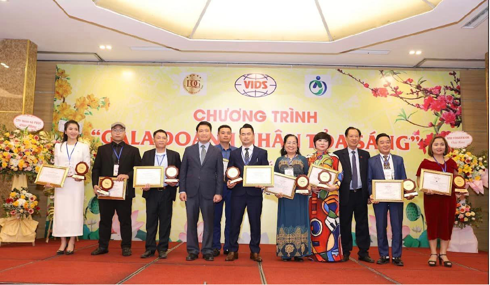 Vinh danh các doanh nghiệp trong Gala Doanh nhân tỏa sáng