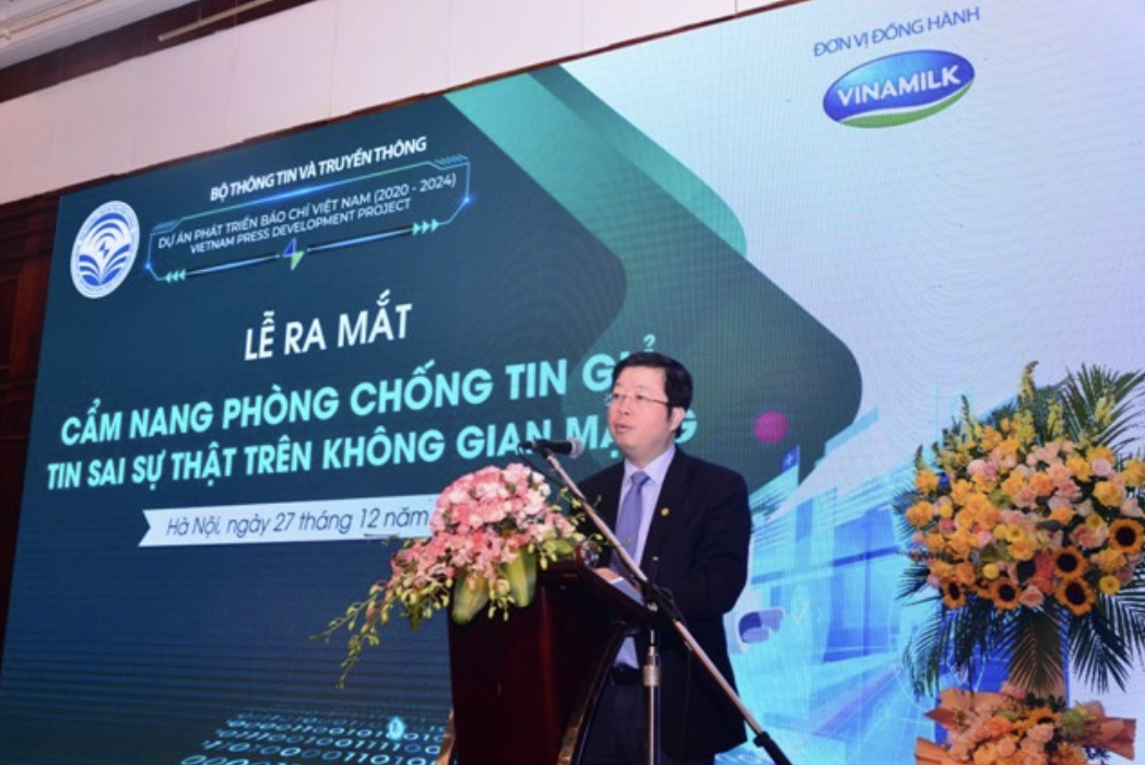 Ra mắt cẩm nang phòng chống tin giả, tin sai sự thật trên không gian mạng