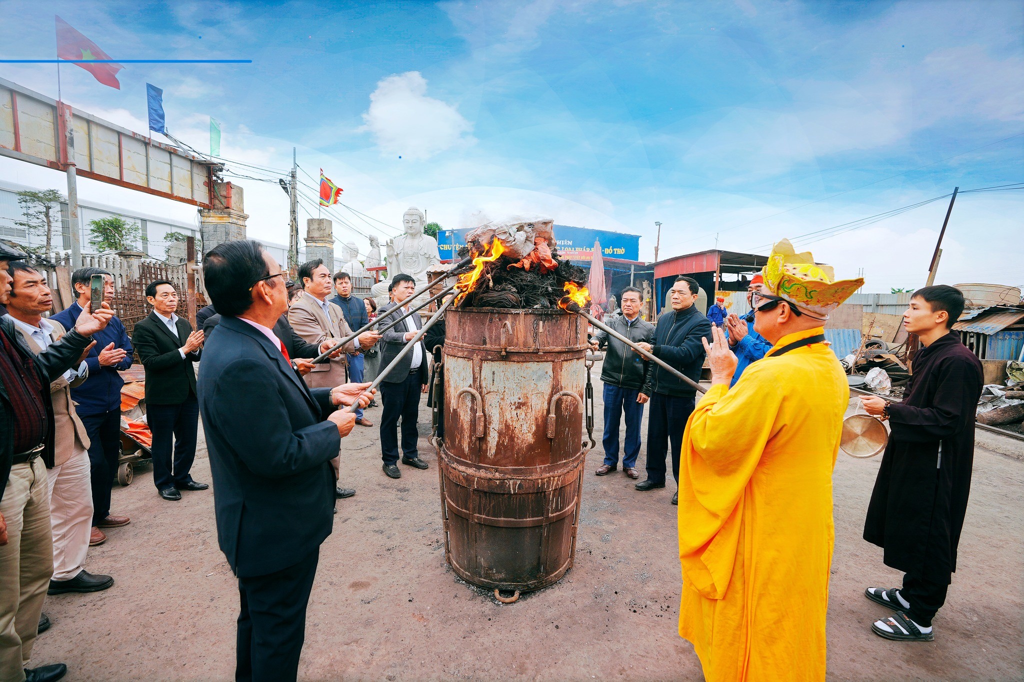 Lễ rót đồng tôn tượng kim thân ngài Đặng Thi Sách (Đặng công Đại vương)