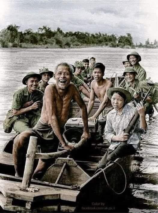 NHỮNG NGƯỜI QUA SÔNG NĂM ẤY