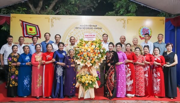 dt1ahung1-1759808907.jpg
