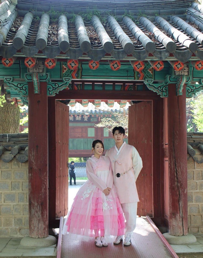 tiktoker-uni-ne-mac-hanbok-truyen-thong-o-jeonju-han-quoc-1747136382.jpg