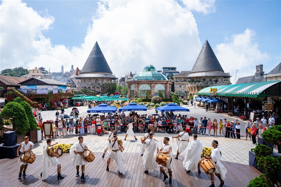 du-lich-ba-na-hills-show-solar-warriors-nhung-chien-binh-mat-troi-1748058450.jpg