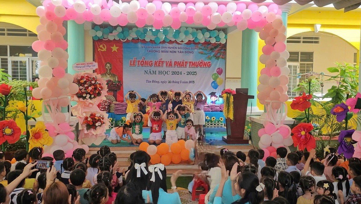 hoc-sinh-truong-mam-non-tan-dong-bieu-dien-van-nghe-tai-le-tong-ket-nam-hoc-2024-2025-1748779840.jpg