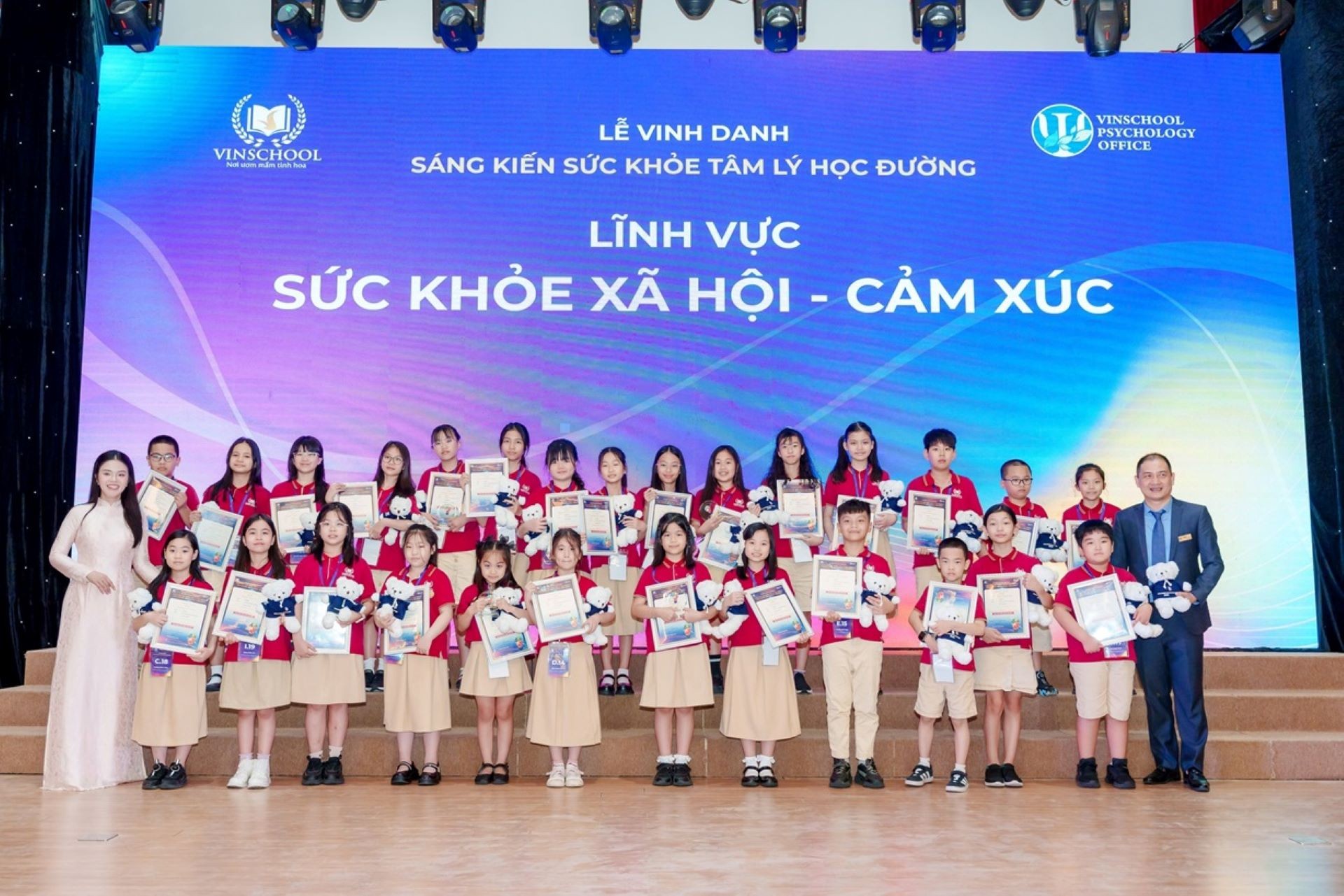 vinschool-vinh-danh-100-sang-kien-xuat-sac-trong-linh-vuc-suc-khoe-tam-ly-hoc-duong-nam-hoc-2024-2025-1748858253.jpg