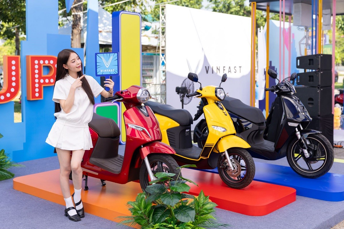 khach-hang-tai-hai-thanh-pho-lon-cua-viet-nam-sap-don-su-kien-xe-may-dien-cuc-khung-1749726427.jpg