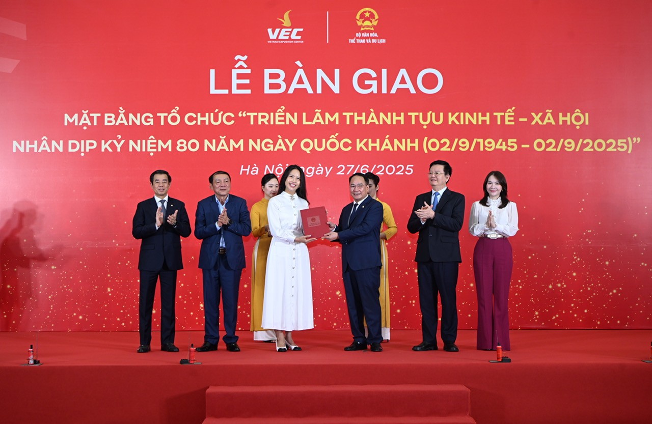 nghi-thuc-ban-giao-mat-bang-to-chuc-trien-lam-thanh-tuu-kinh-te-xa-hoi-nhan-dip-ky-niem-80-nam-ngay-quoc-khanh-1751024039.jpg