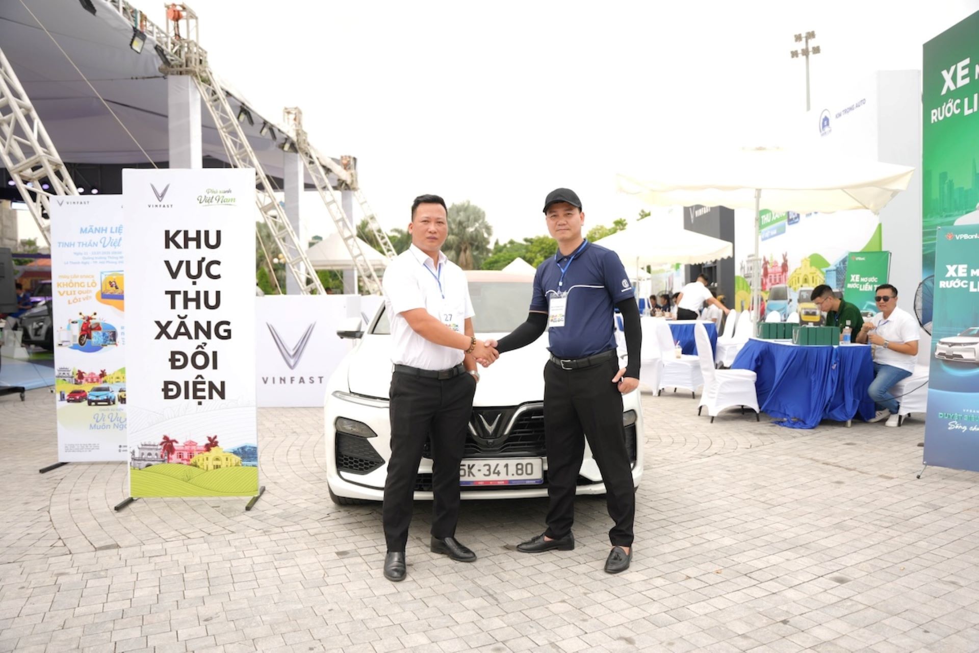 thu-xe-xang-doi-xe-dien-len-doi-vf-6-1752310334.jpg
