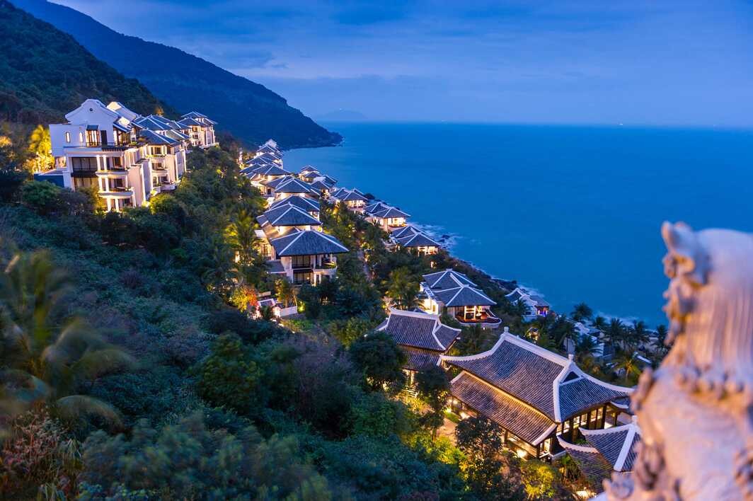 intercontinental-danang-sun-peninsula-resort-tac-pham-nghe-thuat-cua-phu-thuy-bill-bensley-1752739268.jpg