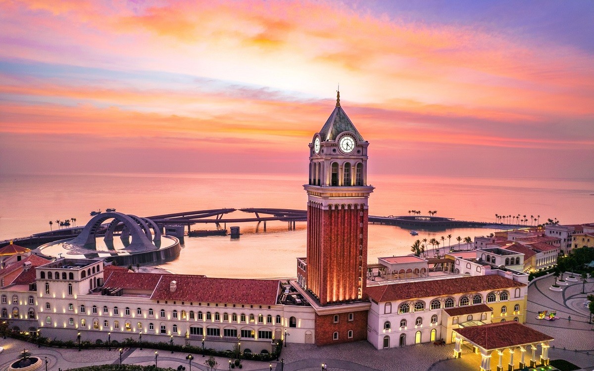 sunset-town-thi-tran-hoang-hon-phu-quoc-1753092084.jpg
