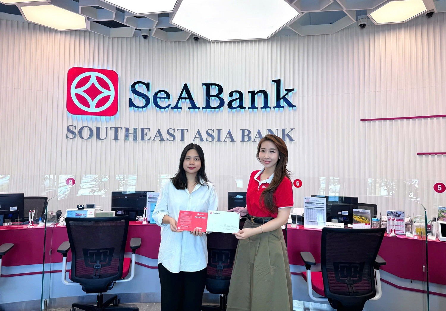 em-nguyen-thu-trang-tan-sinh-vien-truong-dh-thuong-mai-1754537376.jpg