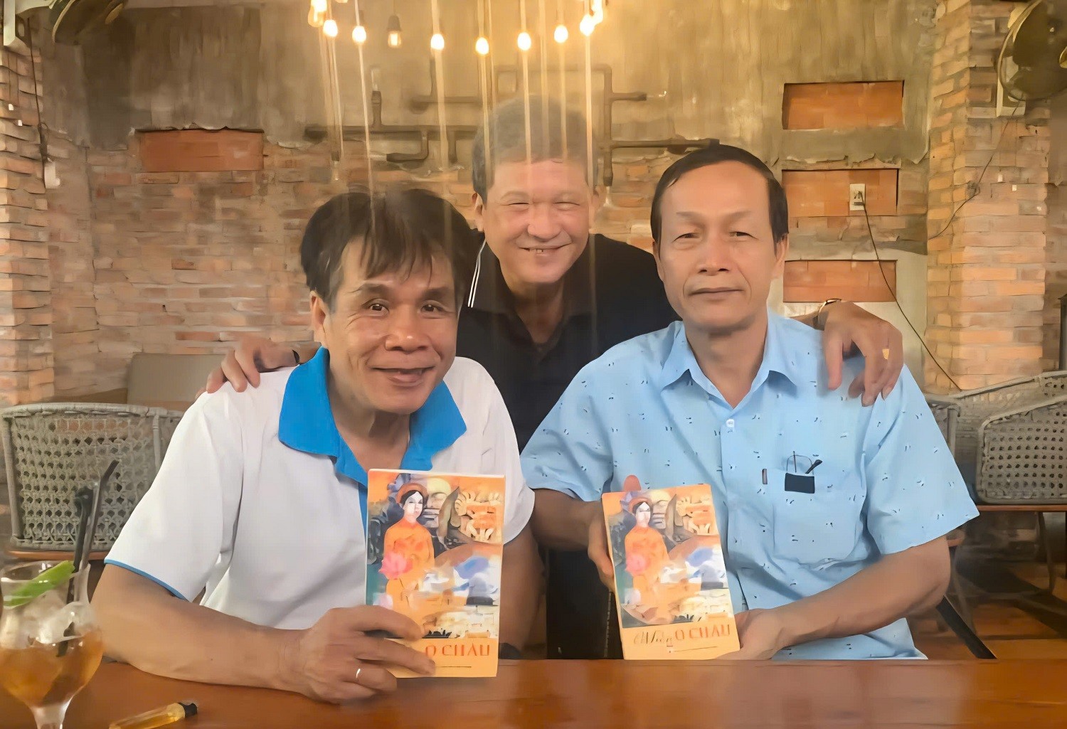 nha-tho-le-minh-quoc-chuc-mung-tac-gia-nguyen-linh-giang-1754838621.jpg