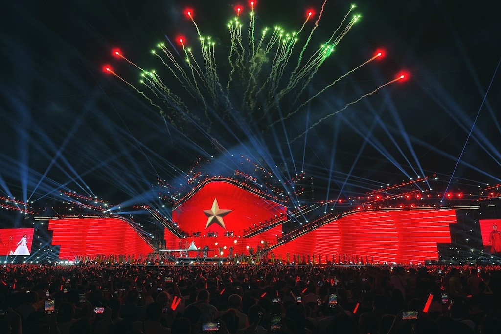 v-concert-rang-ro-viet-nam-12-1754824428.jpg