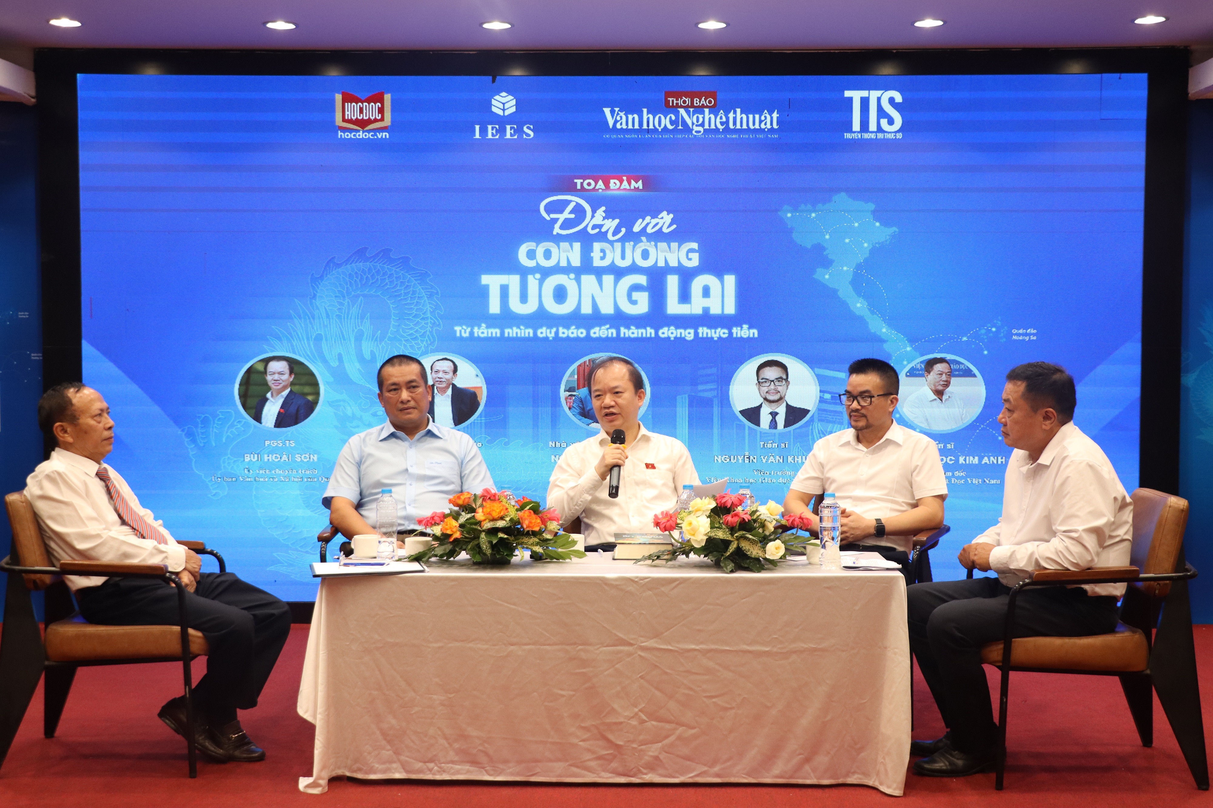 toa-dam-den-voi-con-duong-tuong-lai-1755440980.jpg
